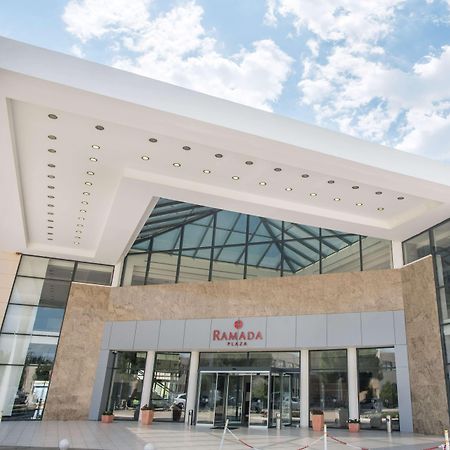 Hotel Ramada Plaza By Wyndham Thraki Alexandroupoli Exterior foto The entrance of the hotel