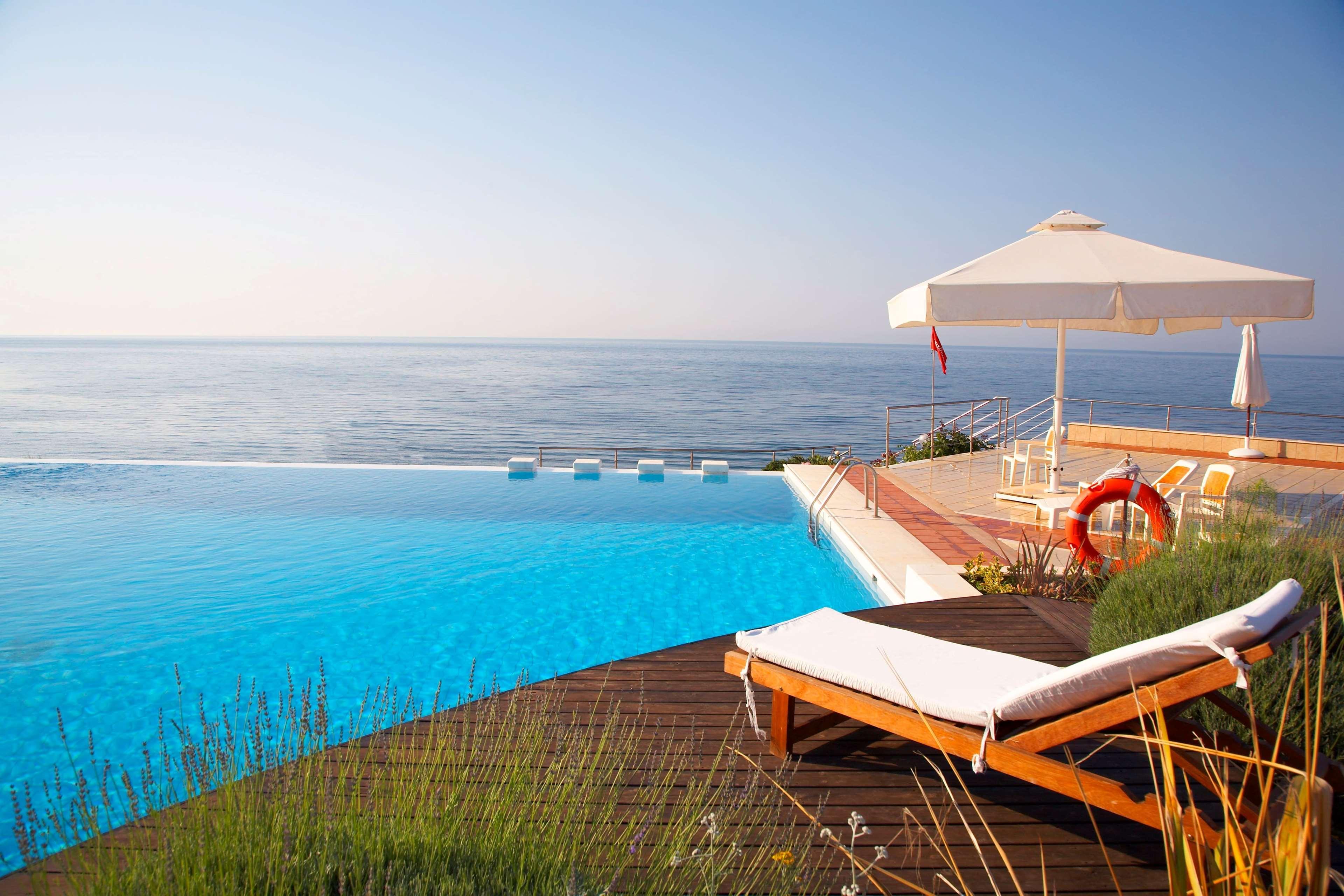 Hotel Ramada Plaza By Wyndham Thraki Alexandroupoli Exterior foto Infinity pool at the Hotel Porto Bay Falomo, Venice, Italy