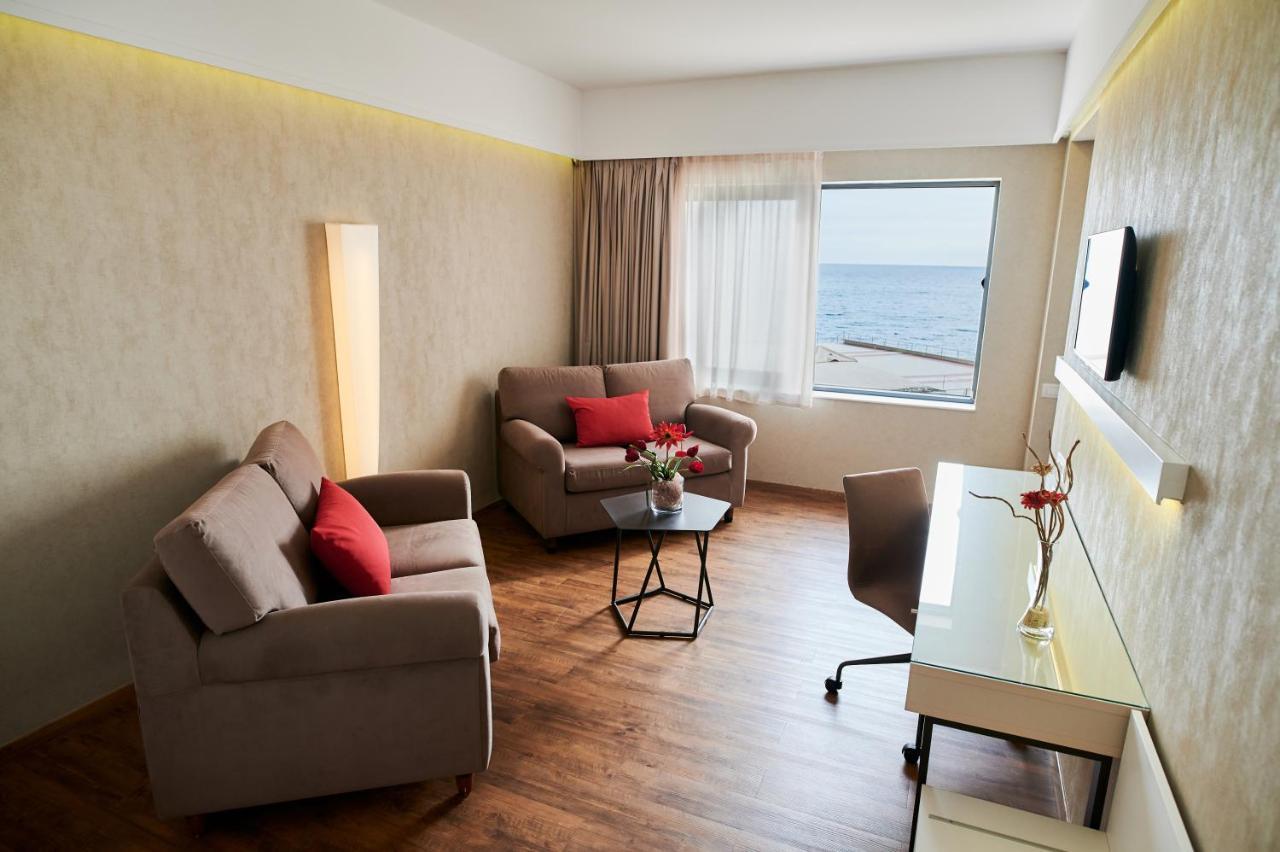 Hotel Ramada Plaza By Wyndham Thraki Alexandroupoli Exterior foto A suite at the hotel