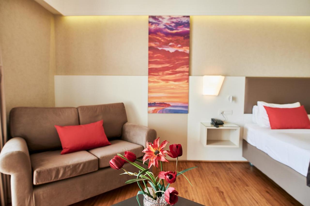 Hotel Ramada Plaza By Wyndham Thraki Alexandroupoli Exterior foto A room at the hotel
