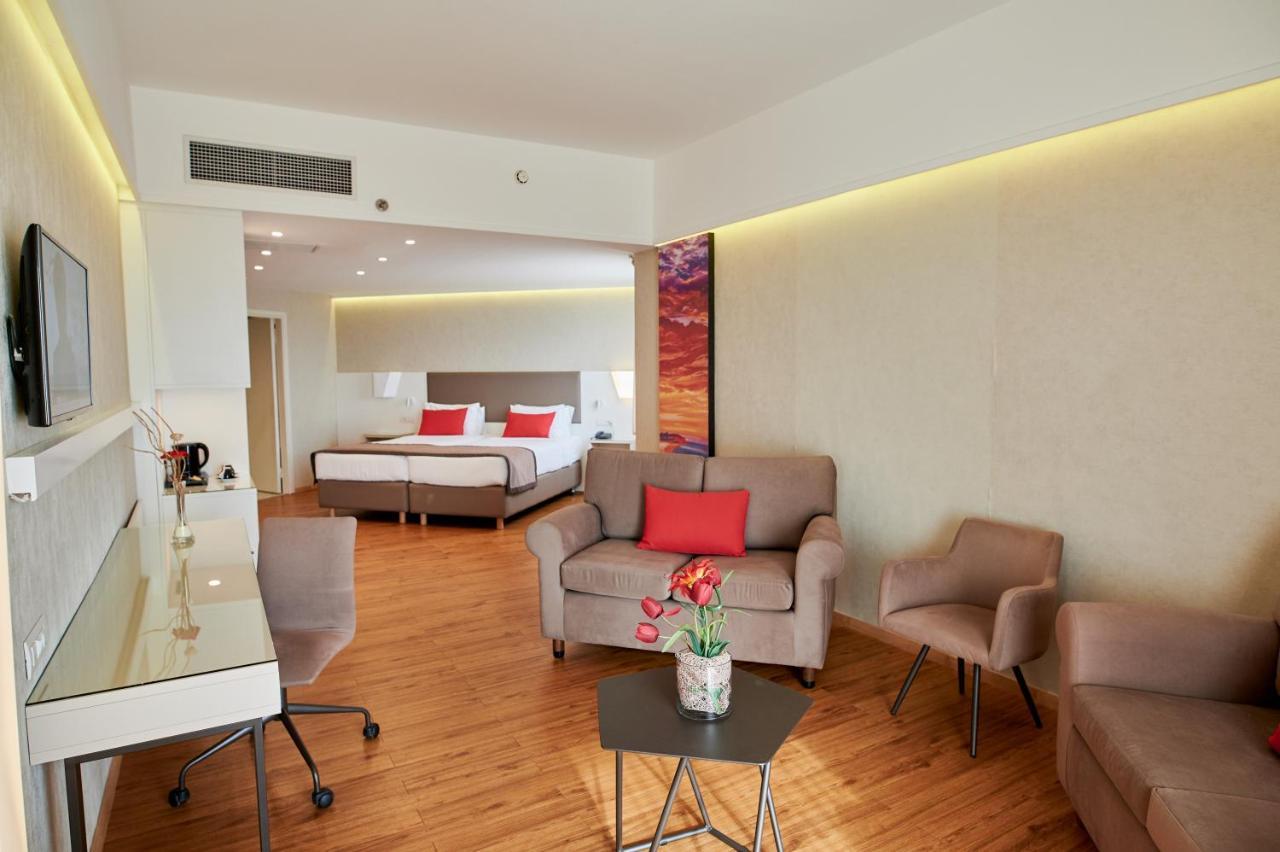 Hotel Ramada Plaza By Wyndham Thraki Alexandroupoli Exterior foto A room at the hotel